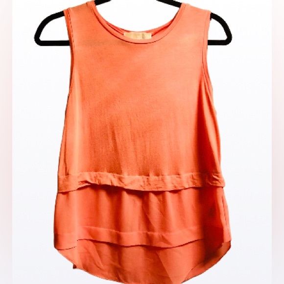 🌟Host Pick🌟Michael Kors M  Coral Sleeveless Top with Tiers - Picture 2 of 11